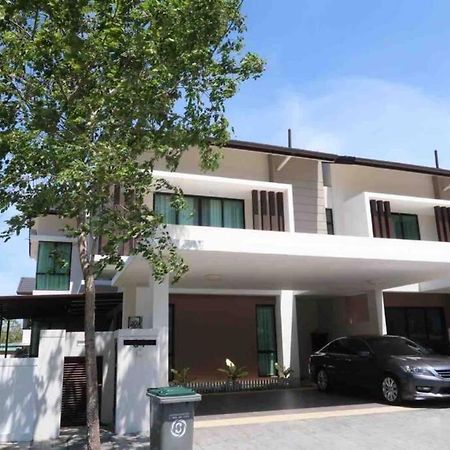 Promo Private Luxurious Nilai Vacation Home Екстериор снимка