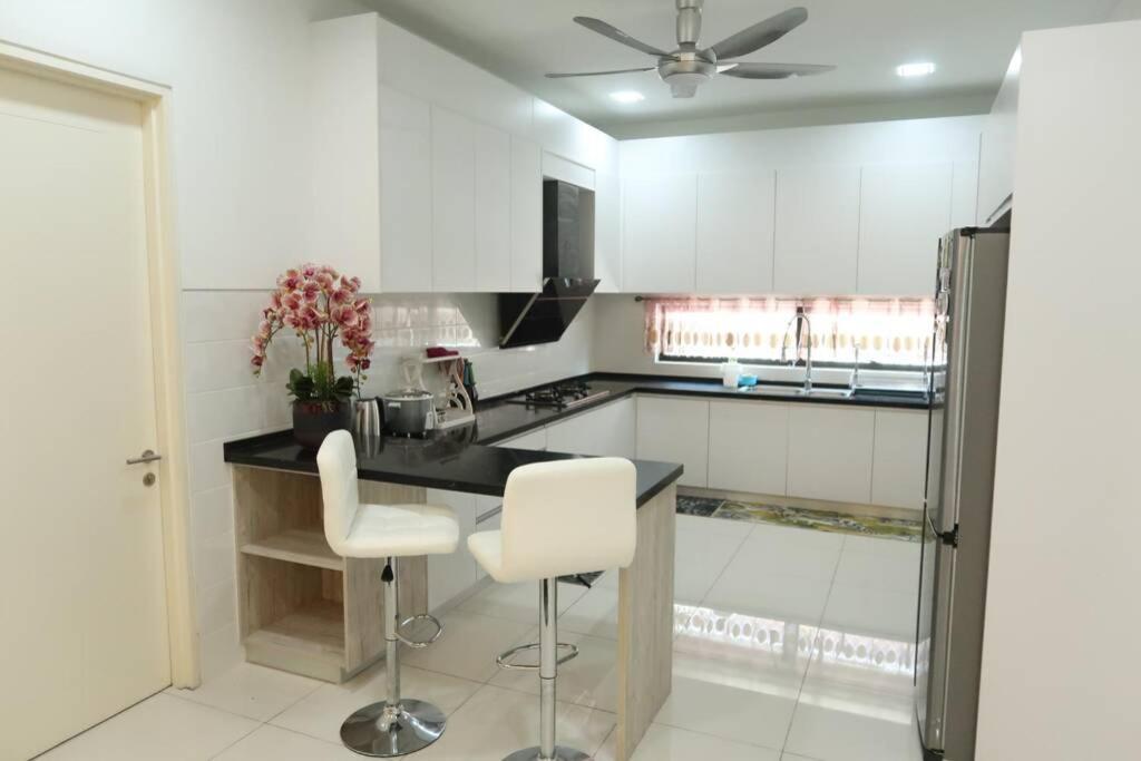 Promo Private Luxurious Nilai Vacation Home Екстериор снимка