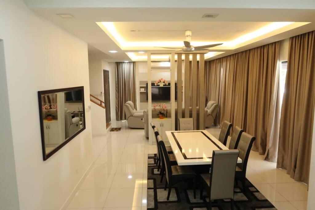 Promo Private Luxurious Nilai Vacation Home Екстериор снимка
