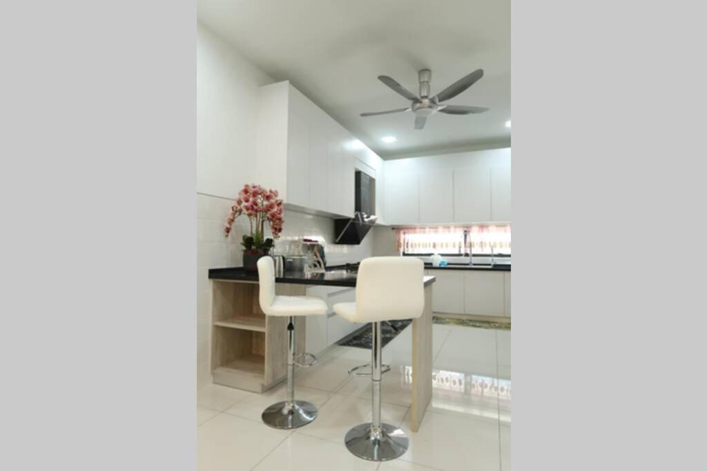 Promo Private Luxurious Nilai Vacation Home Екстериор снимка